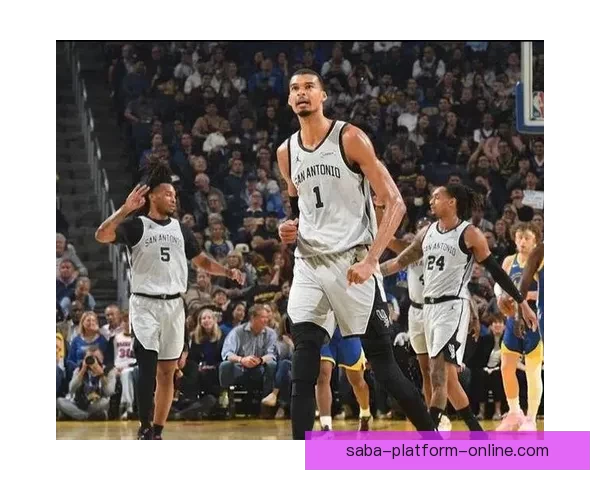 文班41分18篮板3盖帽零失误领衔马刺大胜勇士 卡斯尔15分11板助攻全队